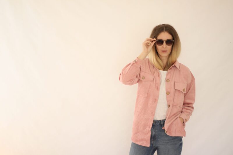 Straka - oversized menčestrová košeľa - ružová - Image 11