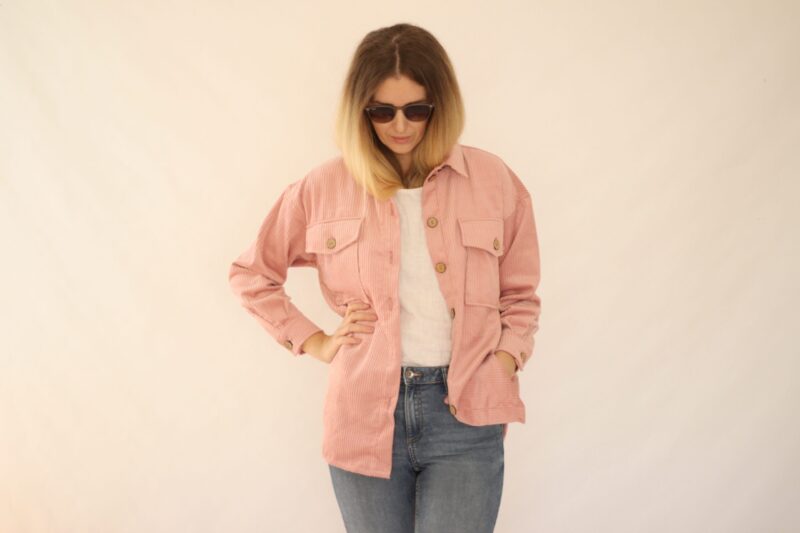 Straka - oversized menčestrová košeľa - ružová - Image 10